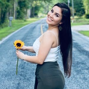 Meet your Posher, Shana